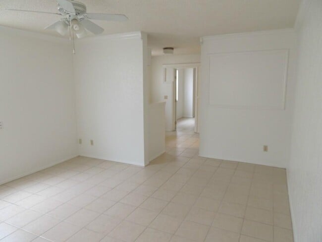 Building Photo - 300 Provines Dr