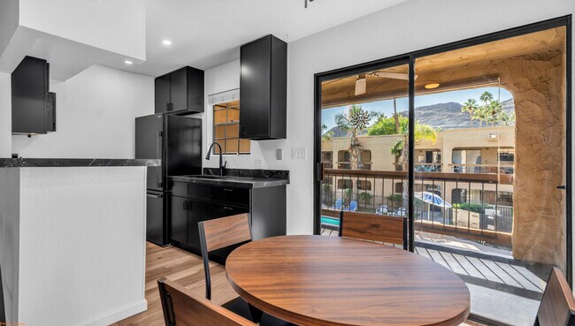 Foto del edificio - 5300 E Waverly Dr