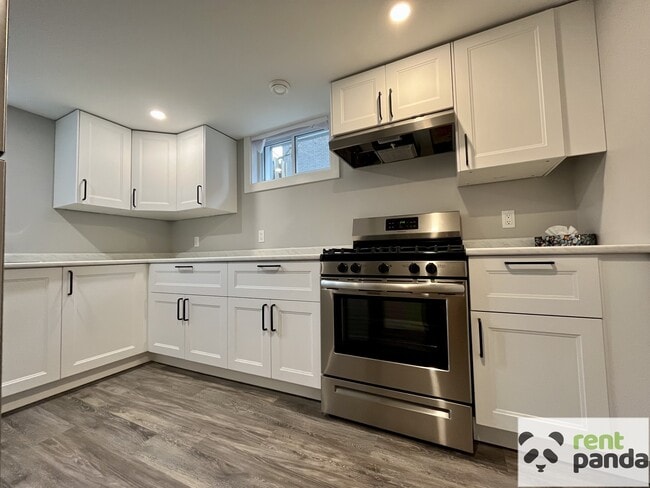 Building Photo - 2620-2620 Victoria Ave E