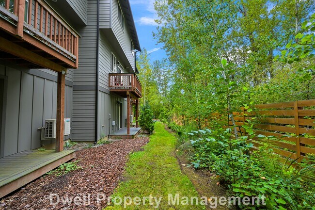 Building Photo - 4208 Deemer Rd