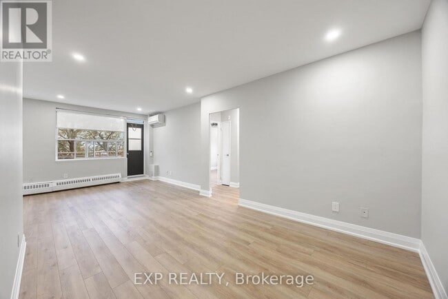 Building Photo - 2961 Dufferin St