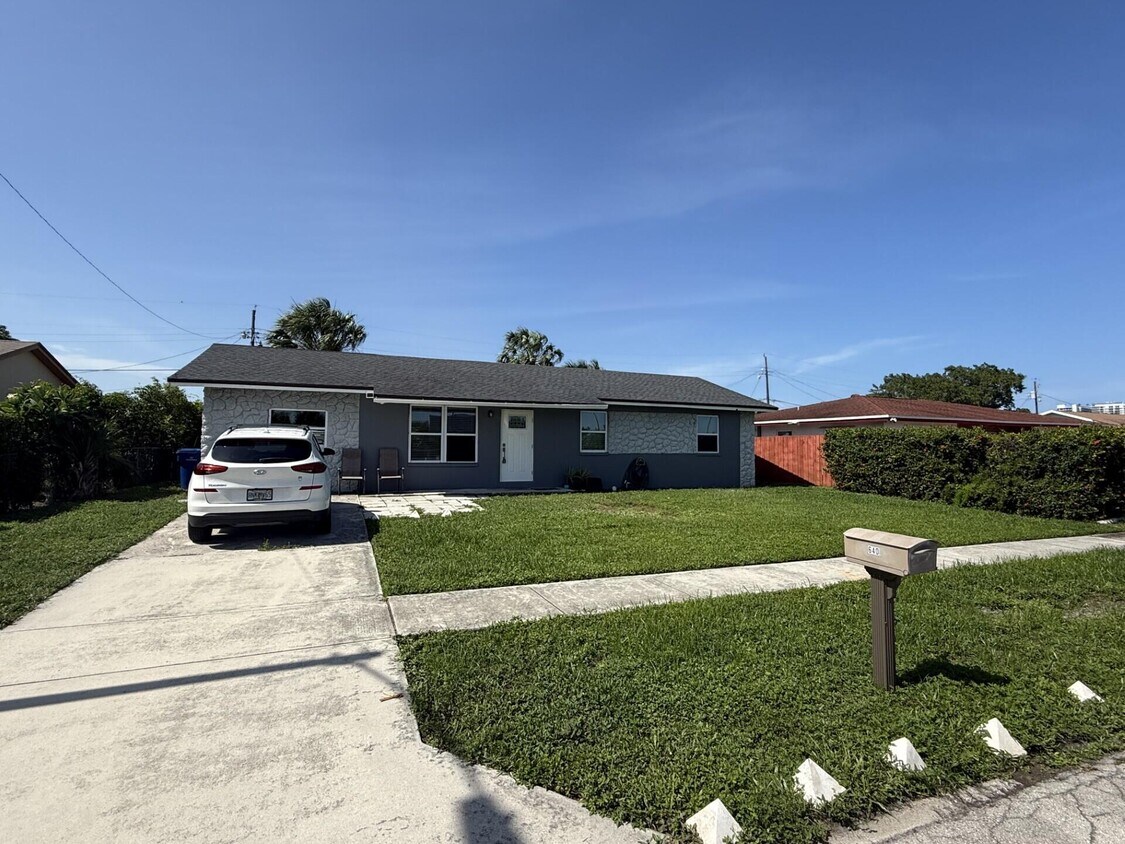 Foto principal - 640 W 34th St