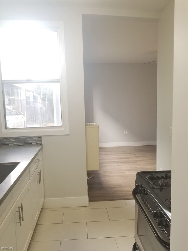 Building Photo - Studio, 1 bath  - 511 S Rampart Blvd