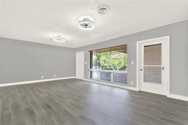 Foto del edificio - 2864 NE 32nd St