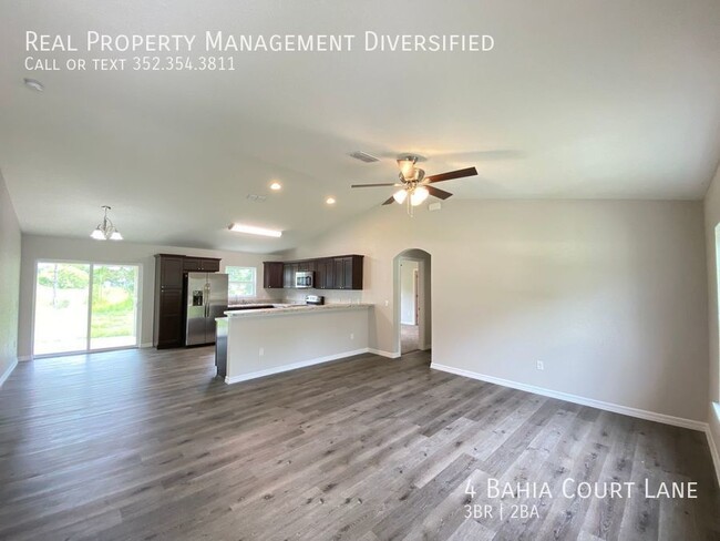 Building Photo - Silver Springs Shores - Welcome Home