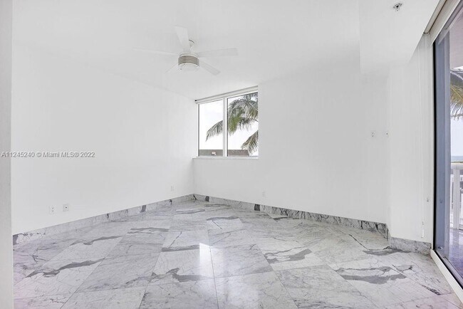 Foto del edificio - 3801 Collins Ave