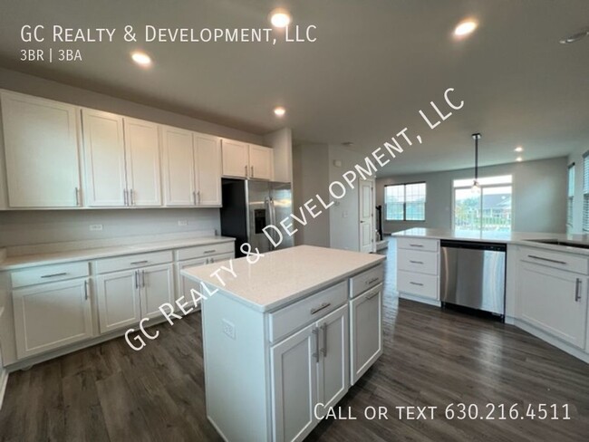 Building Photo - ***WOODLORE ESTATES / 3 BDRM / 2.5 BTH / A...
