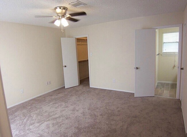 Foto del edificio - 1415 Grand Jct Dr