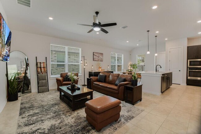 Foto del edificio - 972 Leaning Oak Ln