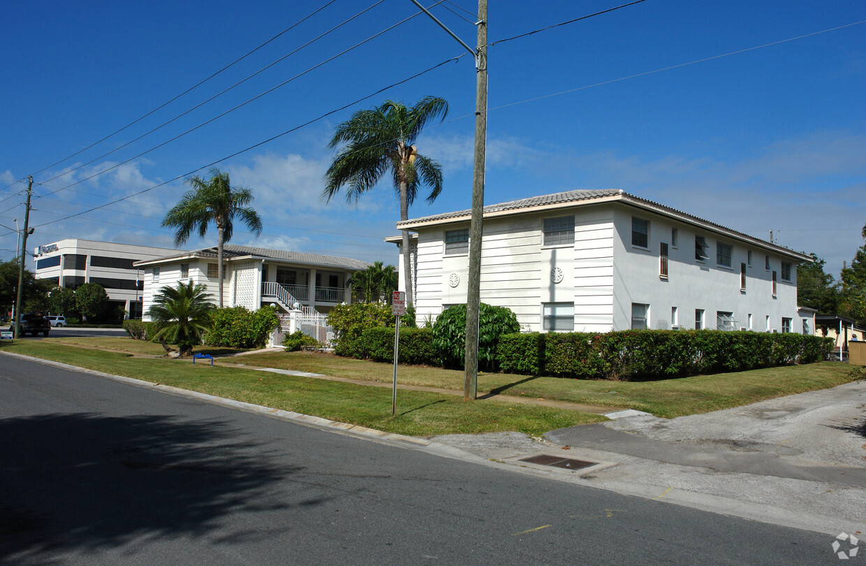 Foto principal - 361 41st Ave N