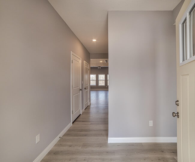 Building Photo - 3708 Parrot Ct