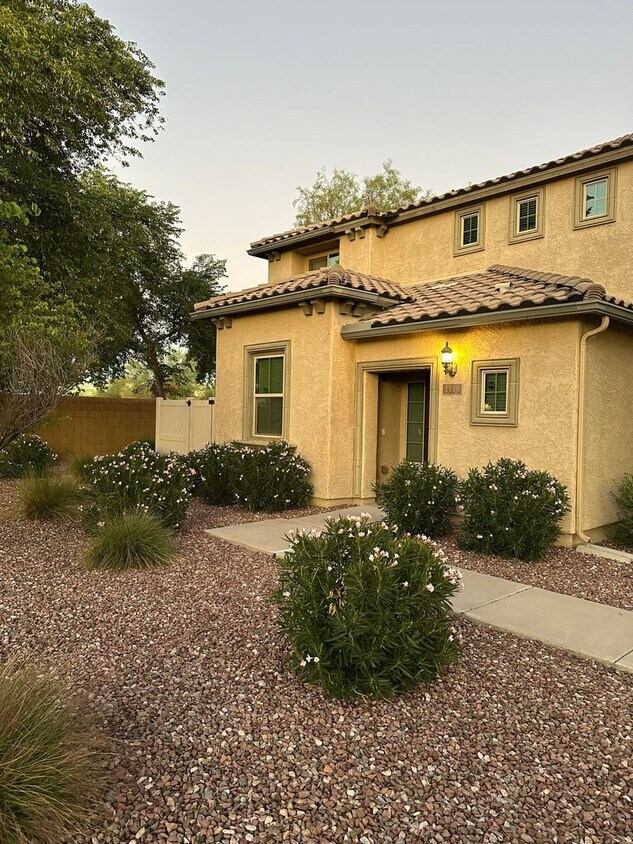 Charming 3 Bed + Den 2.5 Bath Home with 2 ... - Charming 3 Bed + Den 2.5 Bath Home with 2 ...