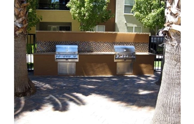 Building Photo - 1267 Lakeside Dr