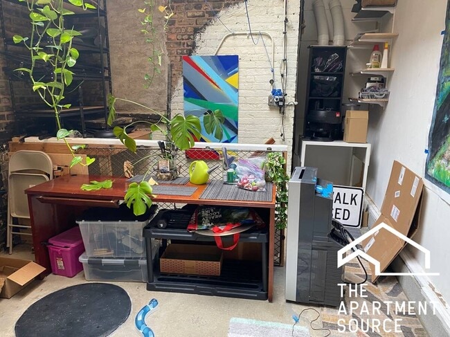 Building Photo - 3605 N Damen Ave