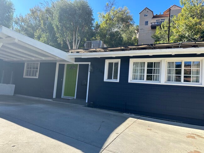 Covered parking - 5149 Tendilla Ave