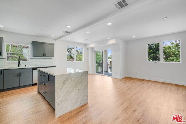 Foto del edificio - 1433 S Crescent Heights Blvd