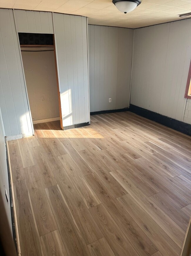 Building Photo - 3 bedroom 1 bath home