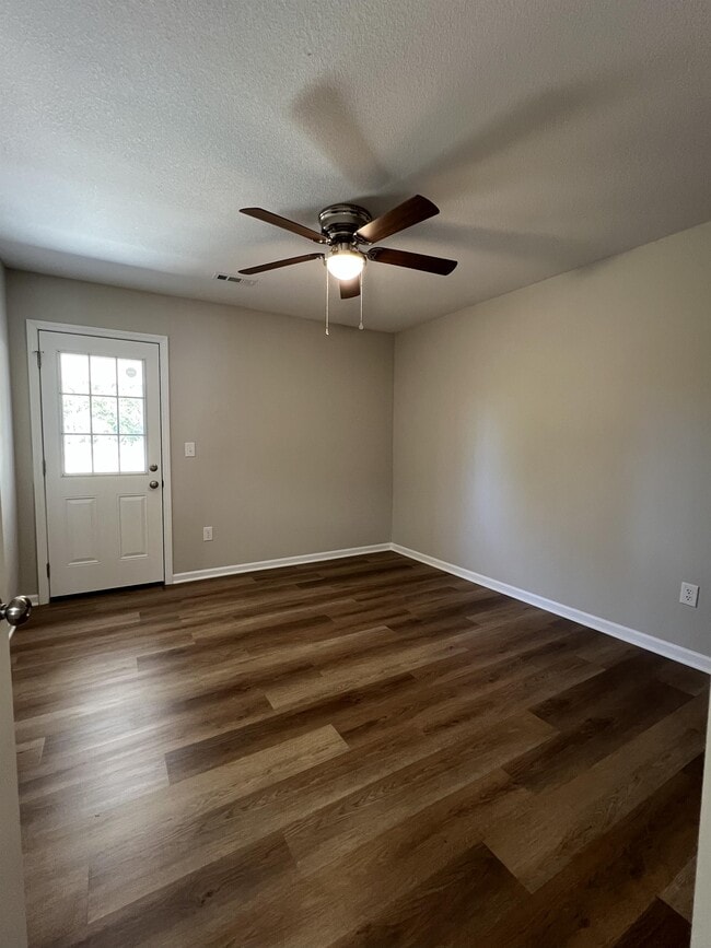 Building Photo - 132 SW 145th Rd