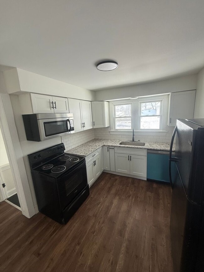 Building Photo - 618.5 E 4th Ave