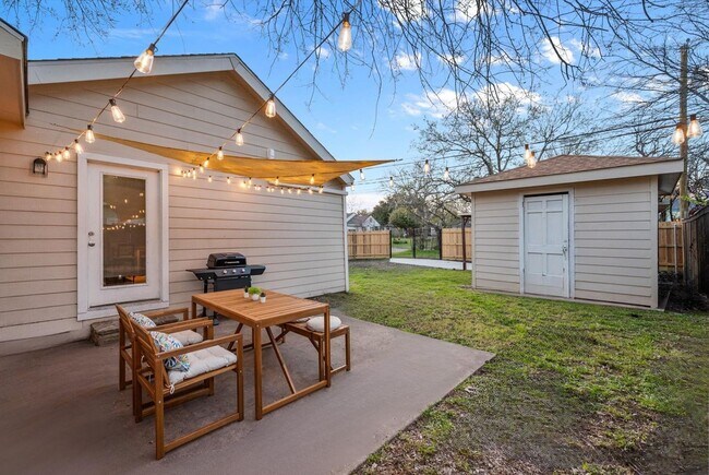 Foto del edificio - 3285 Clover Ln