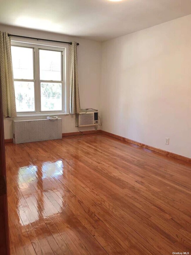Foto del edificio - 61-46-61146 146th Pl