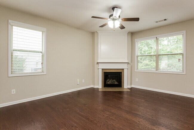 Building Photo - 275 Shaw Dr