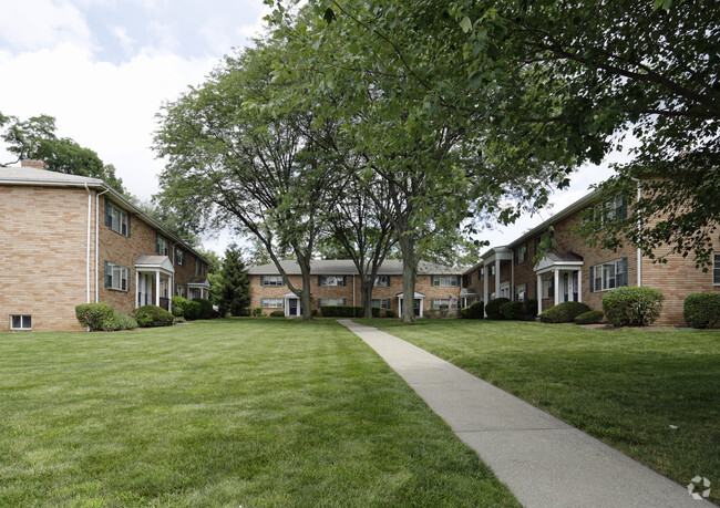 Building Photo - Berdan Court