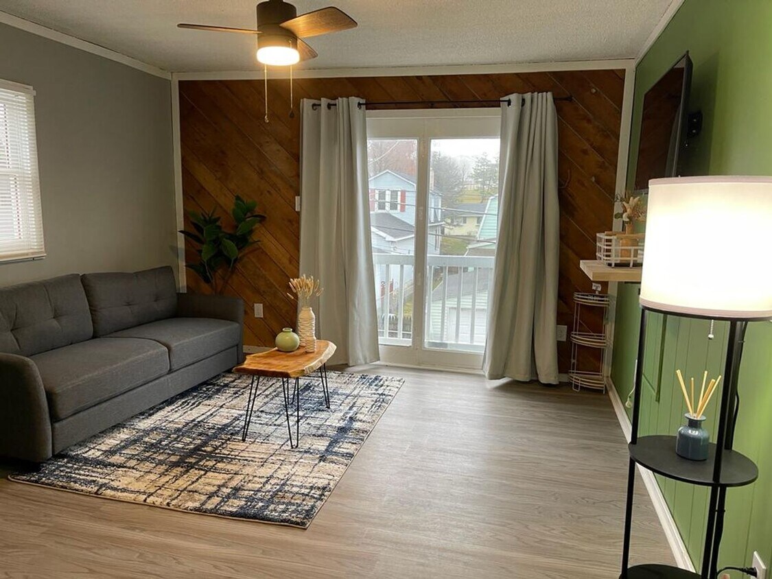 Foto principal - 127 Clearfield St