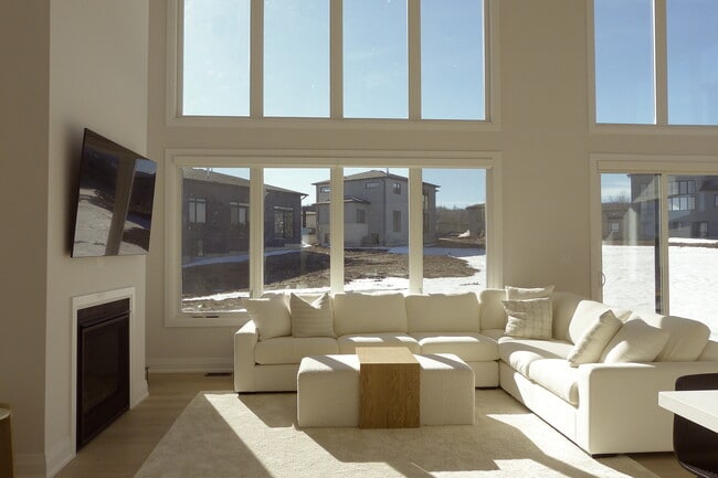 Building Photo - 102 Sladden Ct