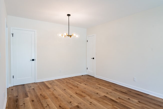 Building Photo - 1319 Havenhurst Dr