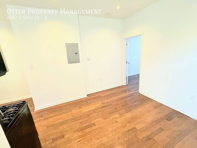 Building Photo - Lovely 2BR/2BA Apt in the Heart of South P...