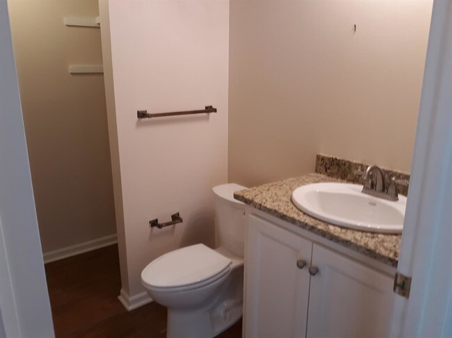 Building Photo - 804 Turkey Foot Ct