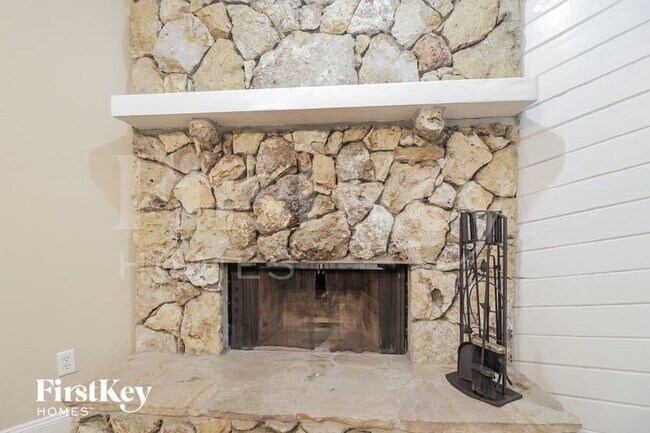 Foto del edificio - 8532 Park Highland Dr