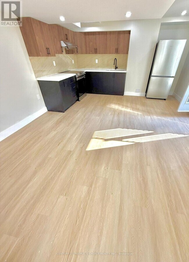 Building Photo - 851 Audley Rd S