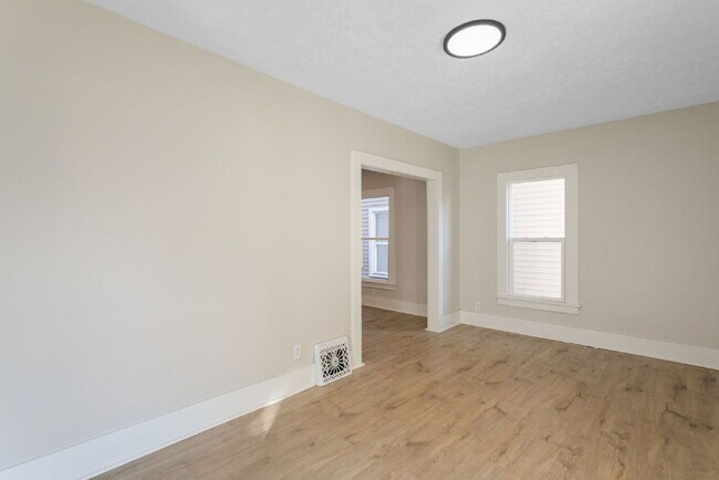 Foto del edificio - 232 E Grove St