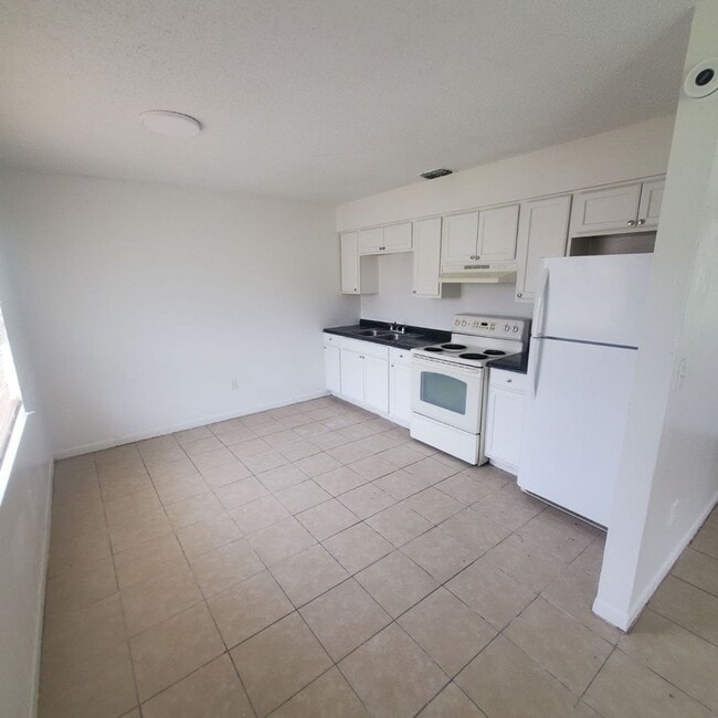 Building Photo - Ernest Dr