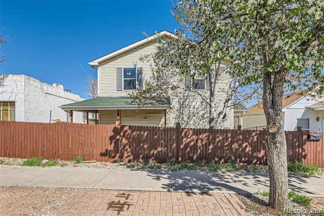 Foto principal - 3334 Navajo St