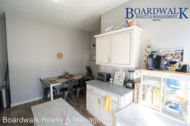Building Photo - 1 br, 1 bath Apartment - 2637 Quincy Ave