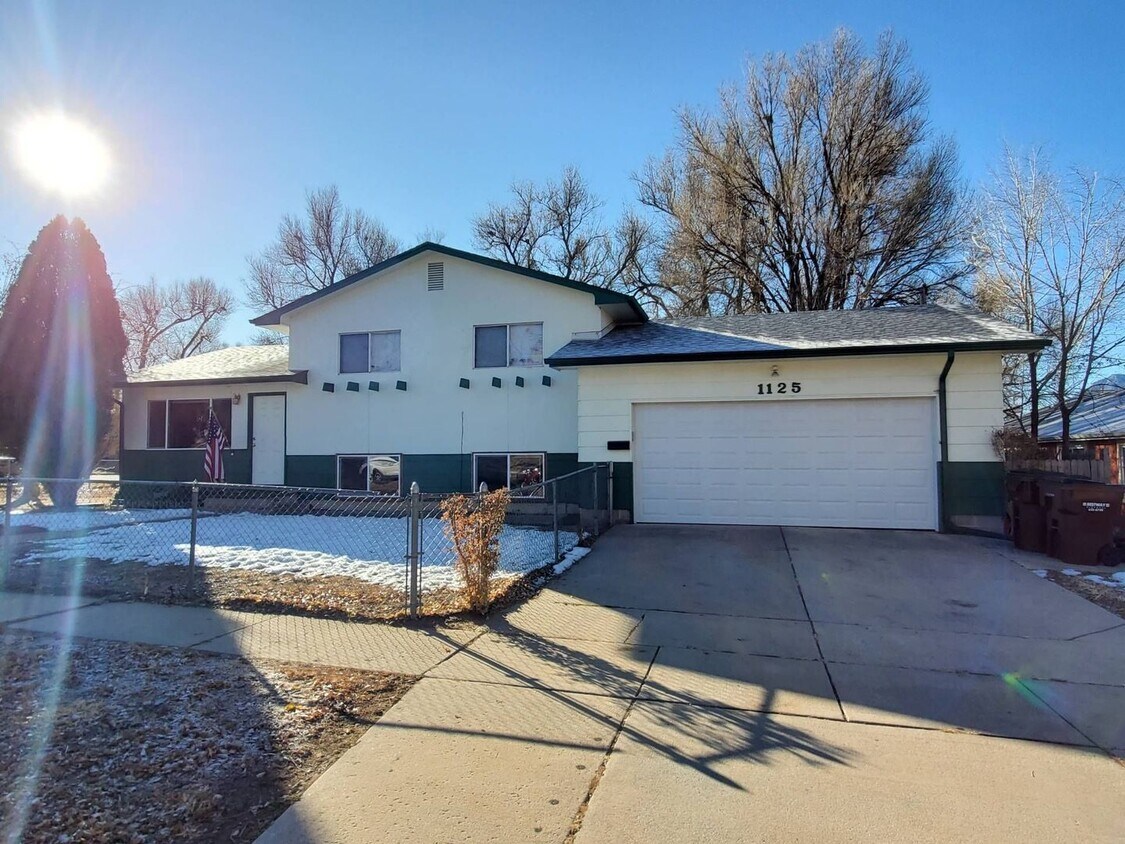Primary Photo - Recently Remodeled Home on Las Animas