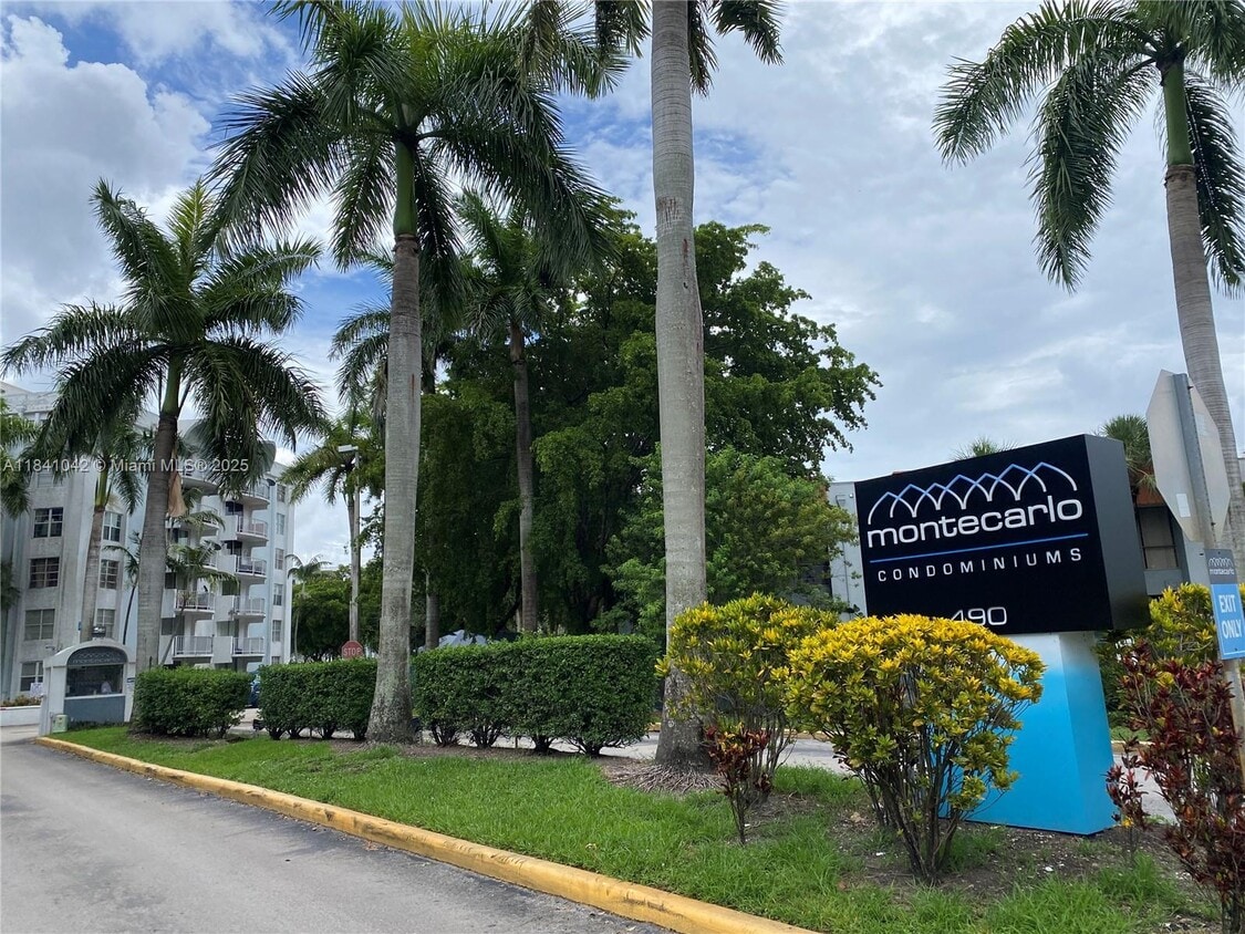 Foto principal - 488 NW 165th St