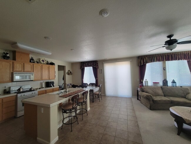 Building Photo - 1322 Paseo Belleza