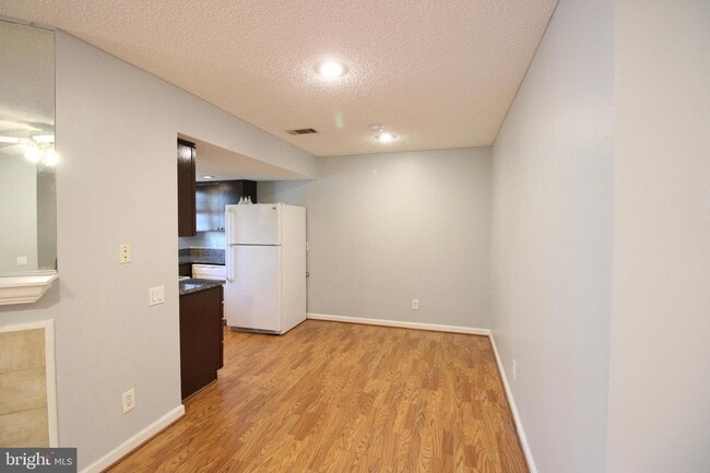 Building Photo - 3901 Golf Tee Ct