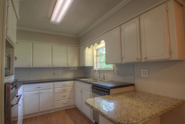 Building Photo - 103 Sierra Madre Ln