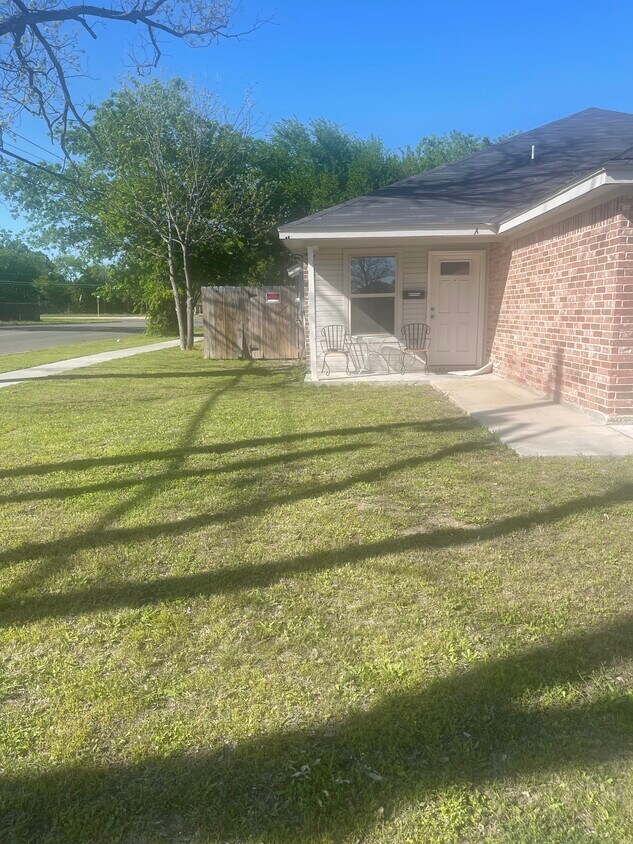 Foto principal - 217 W Avenue A