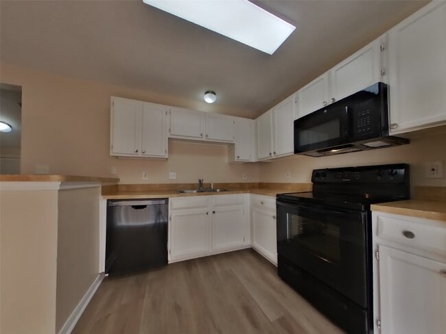 Building Photo - 3259 Jorns St