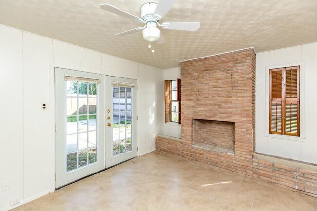 Building Photo - 1038 Woodlawn Dr