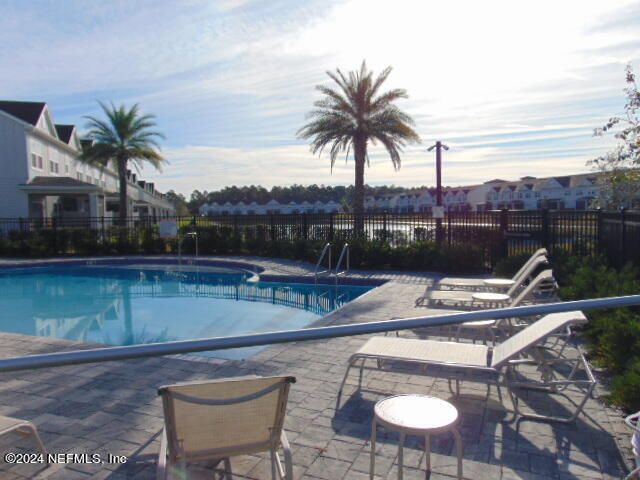 Foto del edificio - 12663 Josslyn Ln