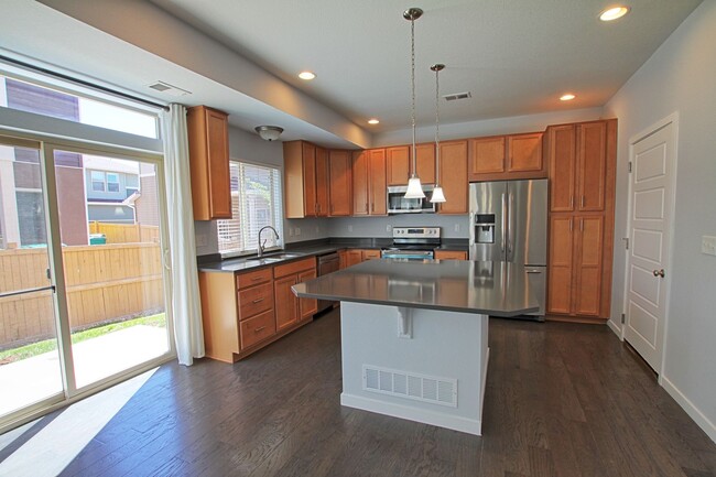 Foto del edificio - 5 bed 3.5 bath home in the Meadows