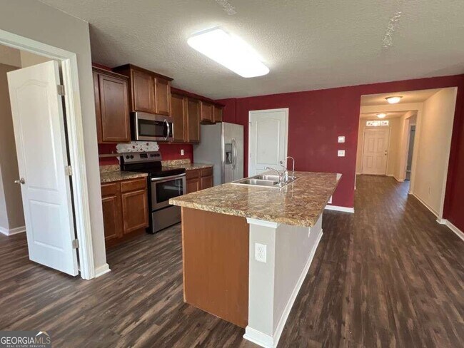 Building Photo - 204 Waters Edge Dr