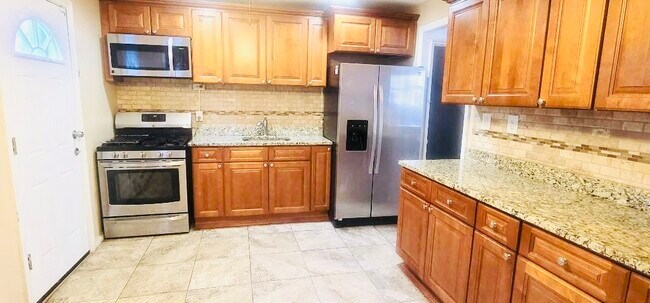 Building Photo - 798 Bartholdi St